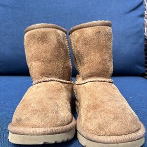 UGG Toddler Boots size 10 classic ll